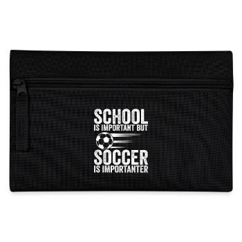 Schule ist wichtig, aber Fußball ist noch wichtiger - Federtasche - Schwarz - Vorne