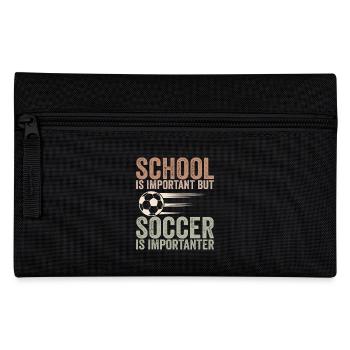 Schule ist wichtig, aber Fußball ist noch wichtiger - Federtasche - Schwarz - Vorne