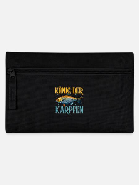 Angler Outfit KÖNIG DER KARPFEN Lustiges Angeln - Federtasche - Schwarz