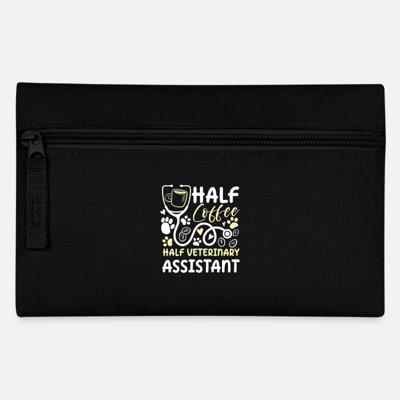 Half Coffee Half Veterinary Assistant - Federtasche - Schwarz