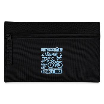EBike UNTERSCHÄTZE NIE EINEN ALTEN MANN MIT E-BIKE - Federtasche - Schwarz - Vorne