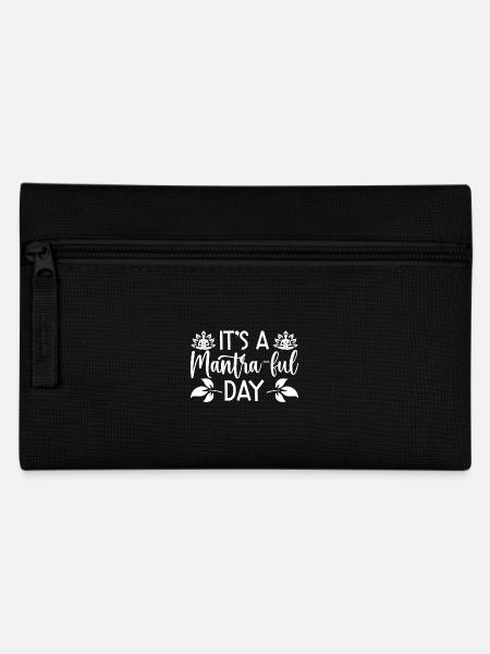 Pilates Enthusiasts It´s A Mantra-ful Day Pilates - Federtasche - Schwarz