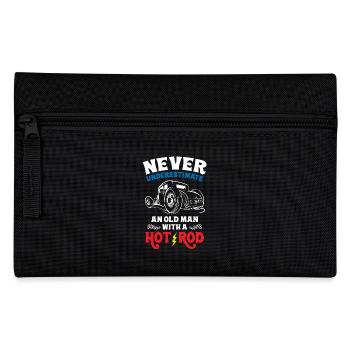 Never Underestimate An Old Man With A Hot Rod - Federtasche - Schwarz - Vorne