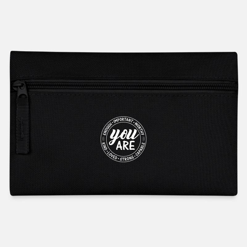 Inspirierendes You Are Enough Motiv - Federtasche - Schwarz