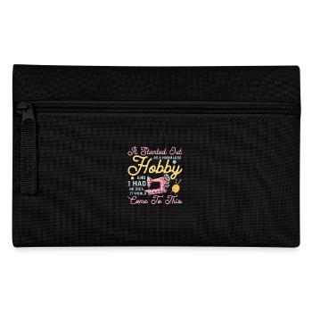 It Started Out As A Harmless Hobby Quilter Quiltin - Federtasche - Schwarz - Vorne