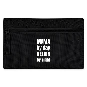 Mama by day Heldin by night. - Federtasche - Schwarz - Vorne
