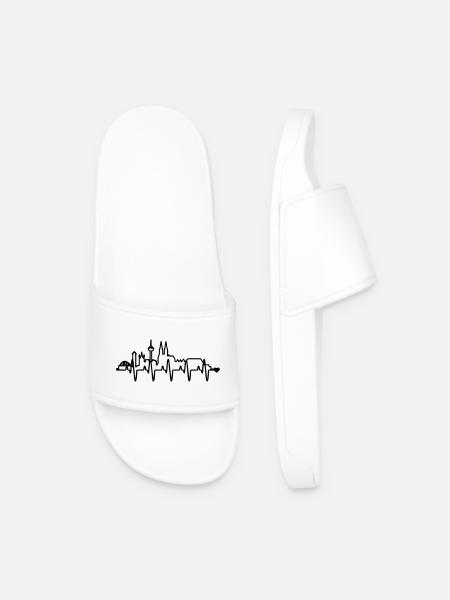 Koeln_skyline_herzschlag - Men’s Pool Sliders - white
