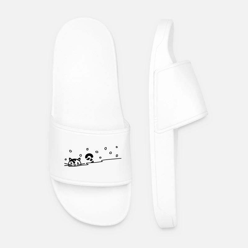Cute cat in the snow - Men’s Pool Sliders - white