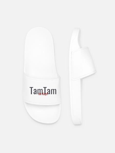 Tamtam im Kopf – Humorvolles Statement Design - Männer Badelatschen - Weiß
