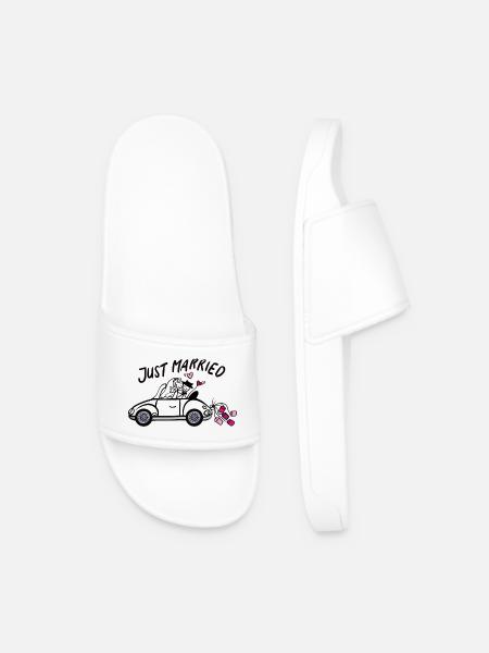 Wedding car in love with hearts - Men’s Pool Sliders - white