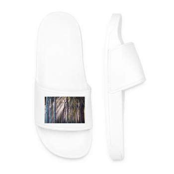 Rayons de lumière dans la forêt - Claquettes Homme - blanc - Devant