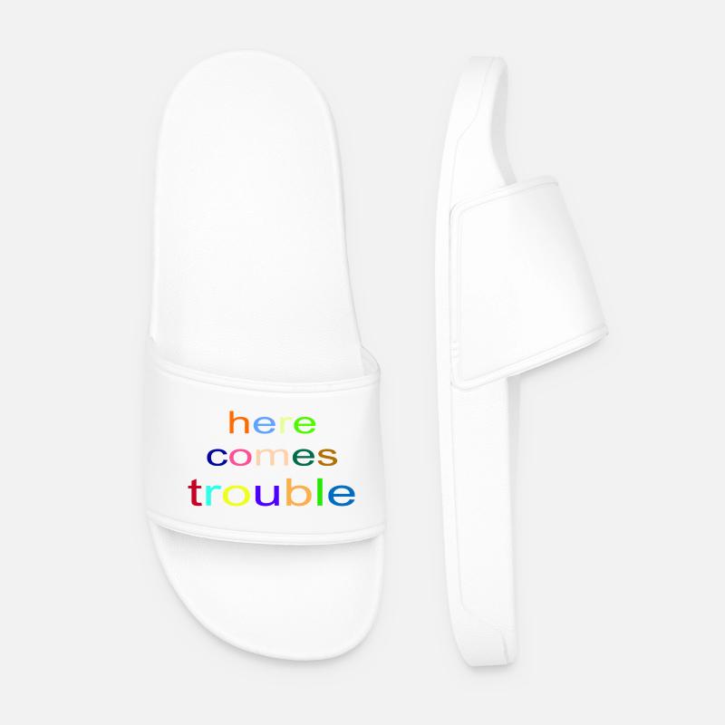 here_comes_trouble - Männer Badelatschen - Weiß