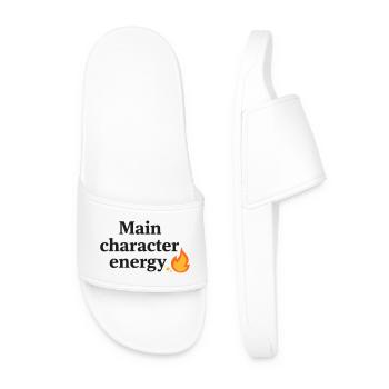Main Character Energy mit Flamme - Männer Badelatschen - Weiß - Vorne