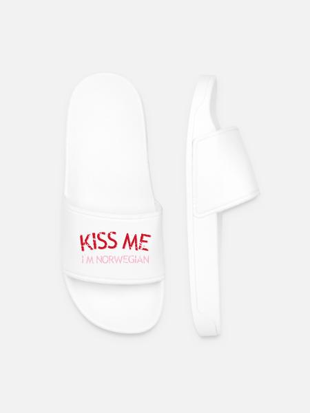 Kiss Me I'm Norwegian - Men’s Pool Sliders - white
