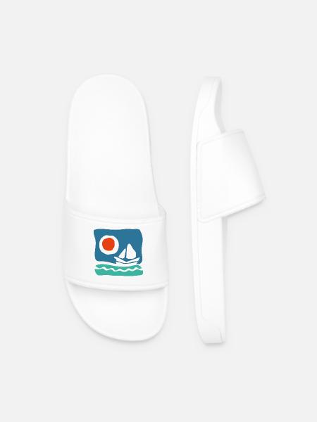 Sailboat on azure sea – Marine illustration - Men’s Pool Sliders - white