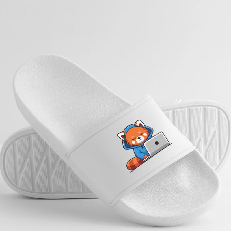 Mignon hacker panda roux en sweat à capuche devant PC Claquettes Homme