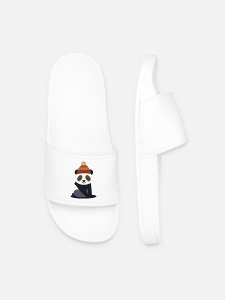 Panda mignon avec chapeau d’hiver – motif d’hiver - Claquettes Homme - blanc
