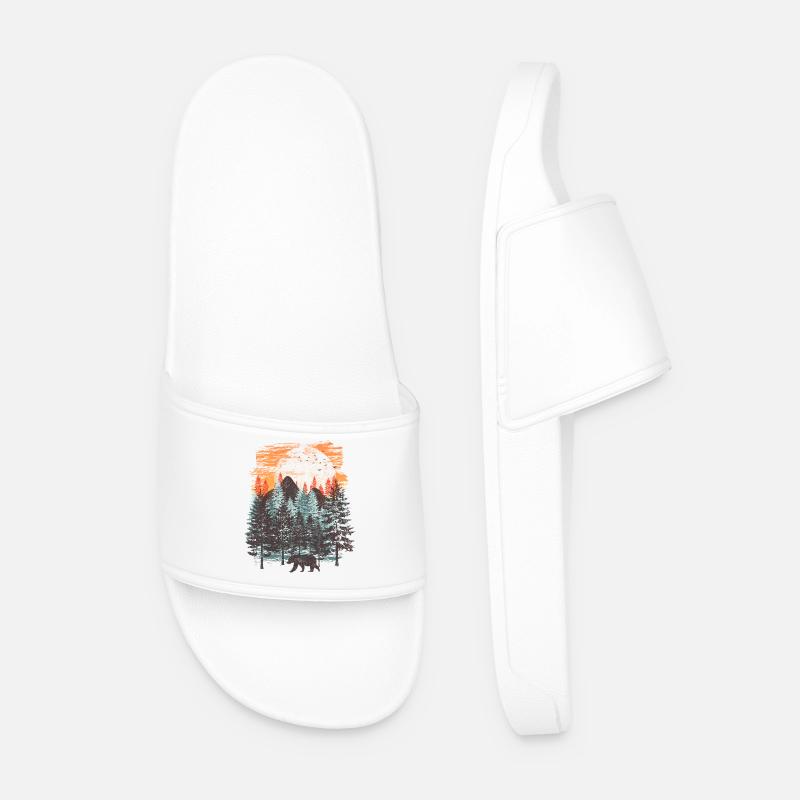 Forest landscape (Bear) - Men’s Pool Sliders - white