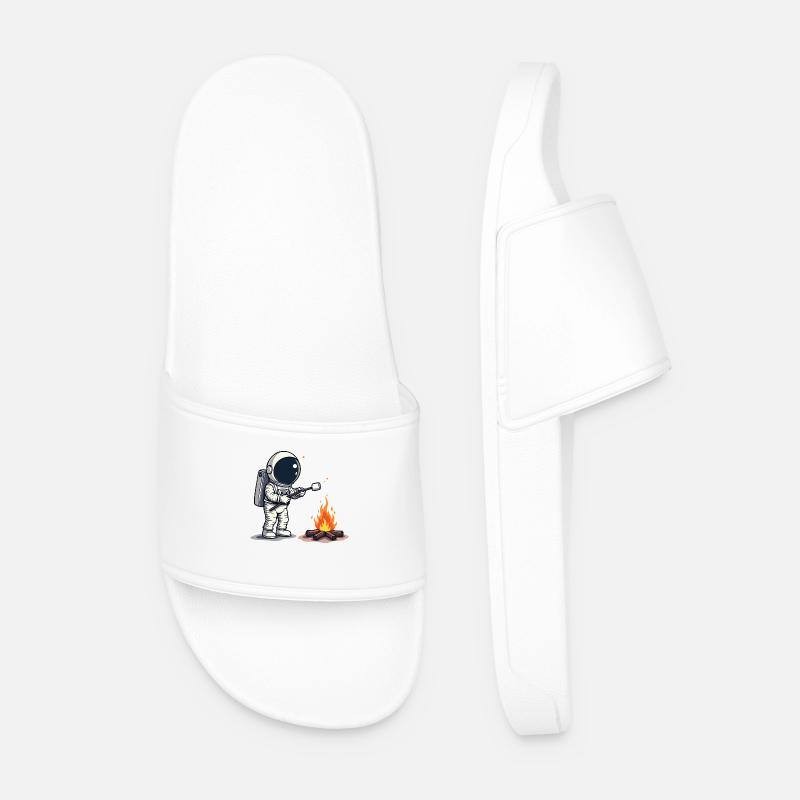 Astronaut roasting marshmallow at campfire - Men’s Pool Sliders - white