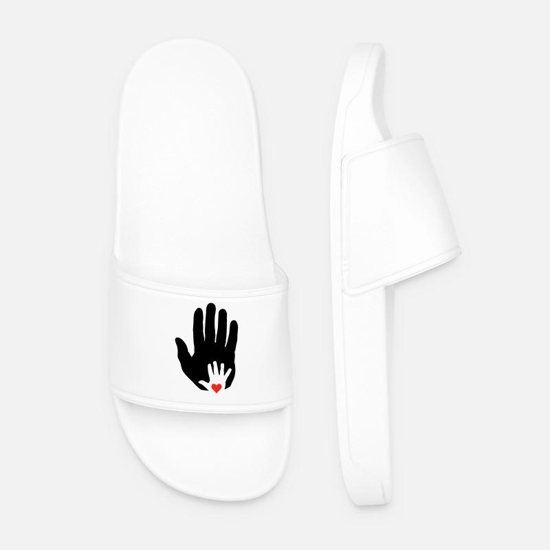 Cœur dans la main de bébé dans la main plus âgée! - Claquettes Homme - blanc