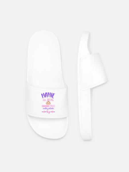 Grandma in 2026 Please wait - Men’s Pool Sliders - white