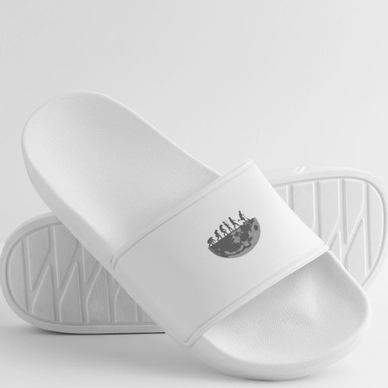 Tretroller E-Roller Elektroroller Evolution Mond Männer Badelatschen