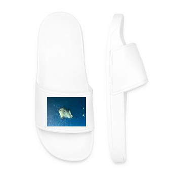 Deep Sea Manta in the Blue Ocean - Men’s Pool Sliders - white - Front