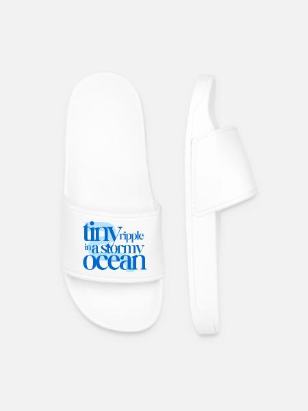 Tiny ripple in a stormy ocean (blue background) - Men’s Pool Sliders - white