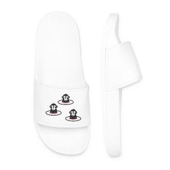 Three Japanese snow monkeys l macaques in onsen l pink - Men’s Pool Sliders - white - Front