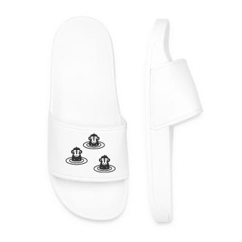 Three Japanese snow monkeys l macaques in onsen l black - Men’s Pool Sliders - white - Front