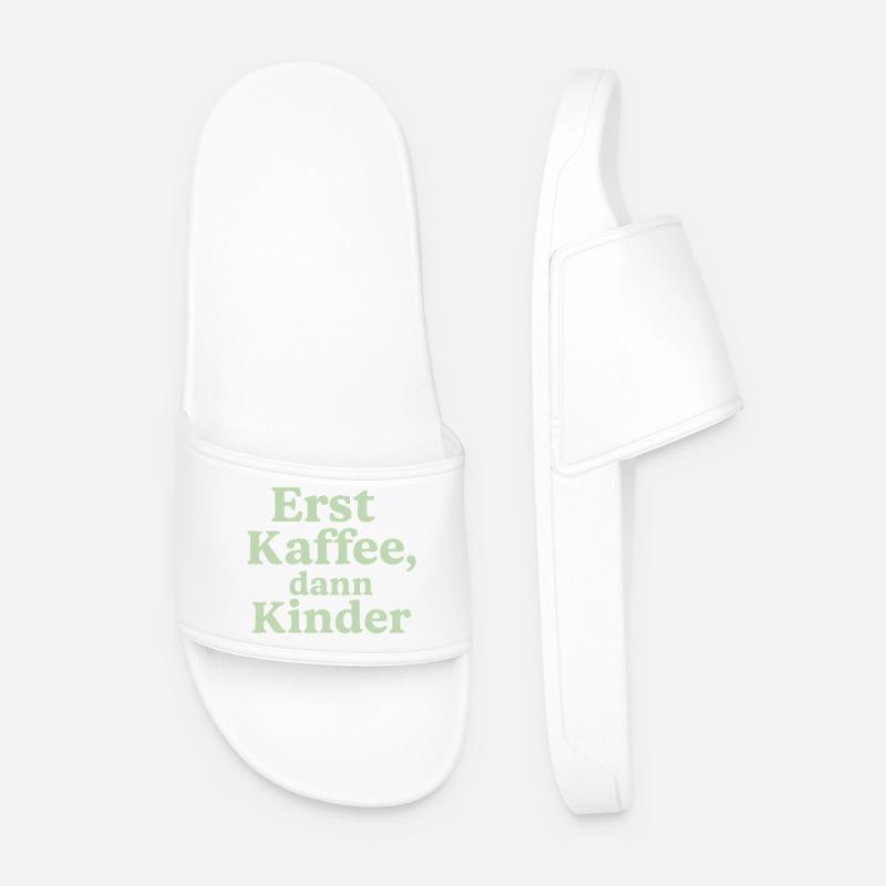 Erst Kaffee, Dann Kinder (salbeigrün) - Männer Badelatschen - Weiß