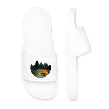 Tent and campfire in the dark forest - Men’s Pool Sliders - white - Front