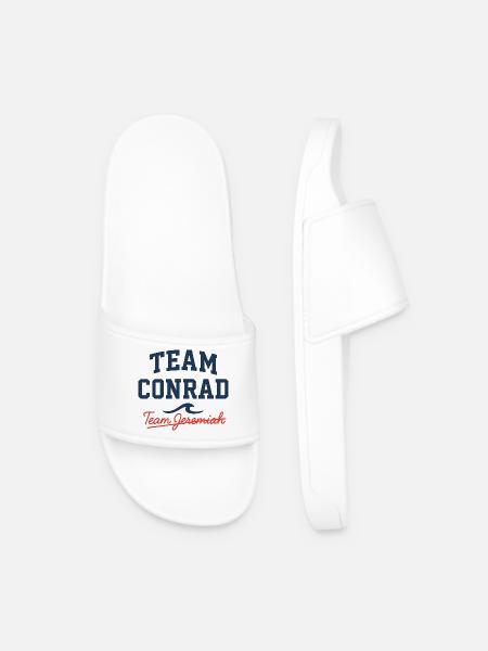 Team Conrad vs Team Jeremiah Shirt | The Summer I - Männer Badelatschen - Weiß