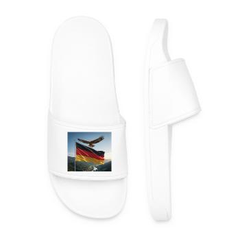 Adler über der deutschen Flagge - Männer Badelatschen - Weiß - Vorne