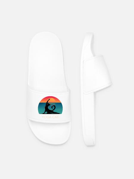 Yoga Cat – Entspanntes Design für Katzenfans - Männer Badelatschen - Weiß