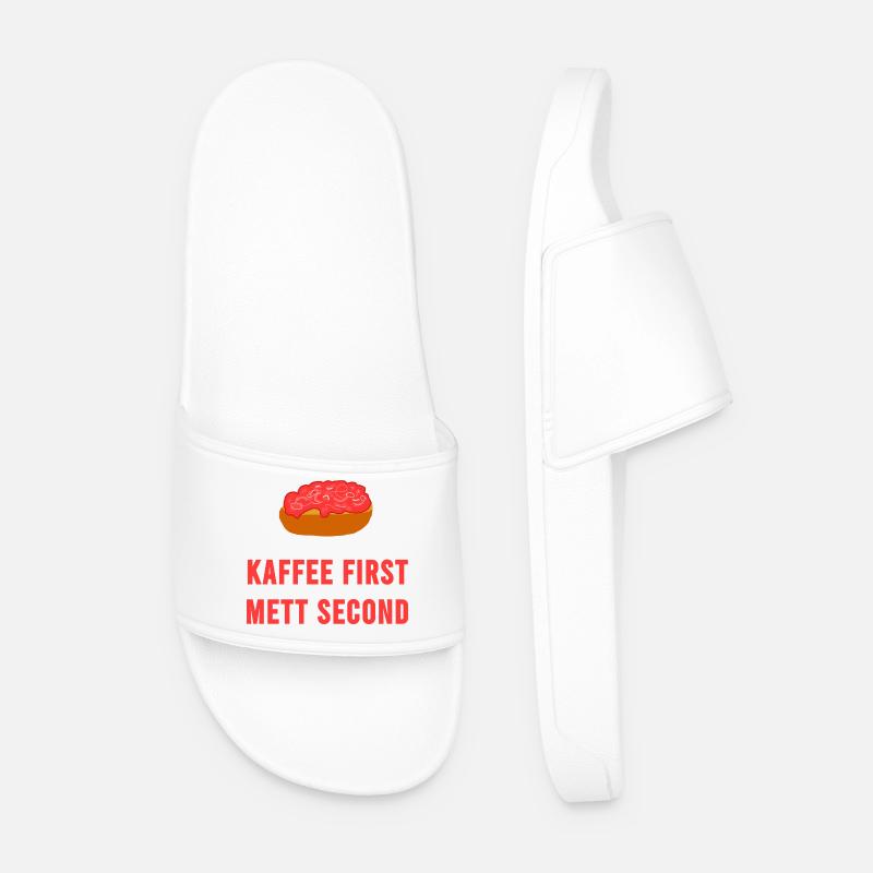 Kaffee first Mett second Frühstück Mettbrötchen - Männer Badelatschen - Weiß