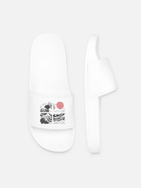 Night sun over waves on the ocean - Men’s Pool Sliders - white