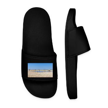 Landscape at the Cubango river with giraffe - Men’s Pool Sliders - black - Front
