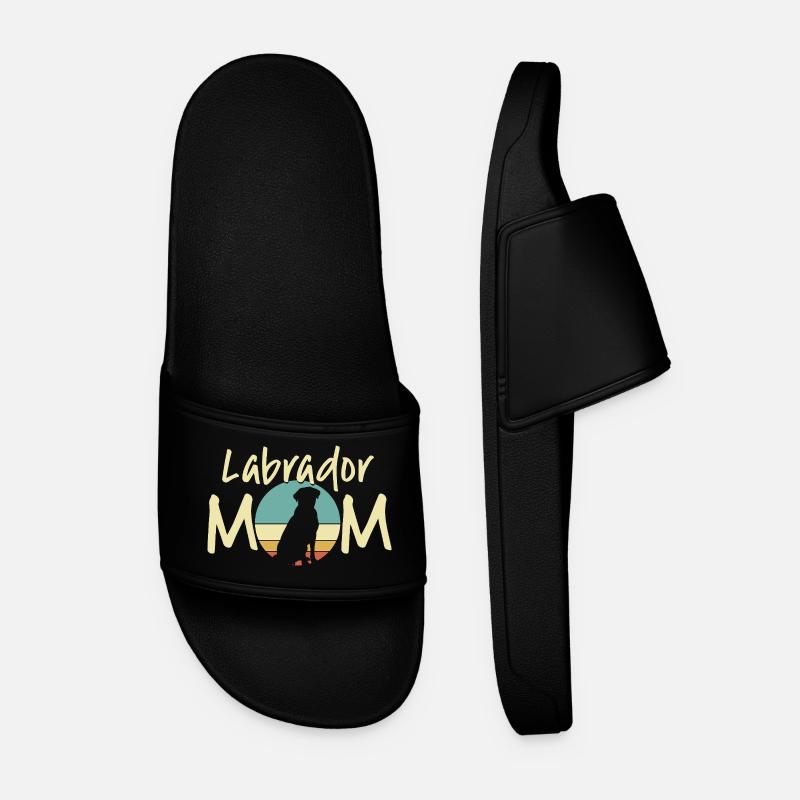 Labrador Mom Retro Sunset Design - Men’s Pool Sliders - black