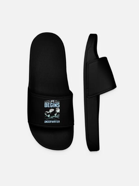 Life Begins underwater - Men’s Pool Sliders - black