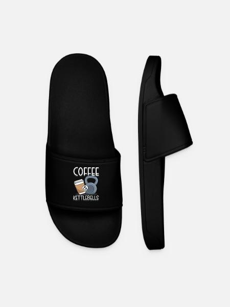 Coffee & Kettlebells - Männer Badelatschen - Schwarz