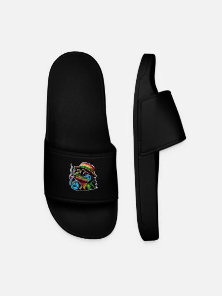Lizard Smoking Cannabis - Men’s Pool Sliders - black