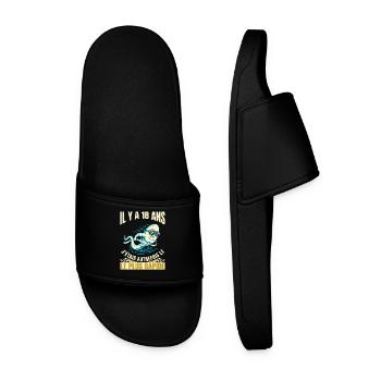Anniversaire 18 Ans Humour Le Plus Rapide - Claquettes Homme - noir - Devant