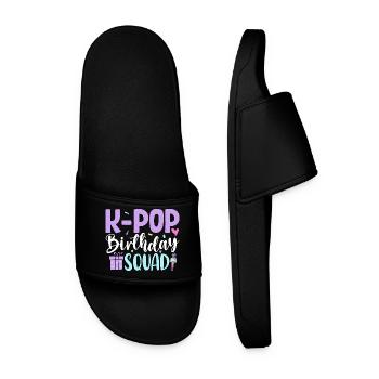 K Pop Birthday Squad - Männer Badelatschen - Schwarz - Vorne