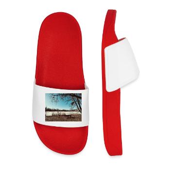 Winter landscape by the lake - Men’s Pool Sliders - red - Front