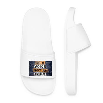 Be a voice not an echo saying lettering - Women’s Pool Sliders - white - Front
