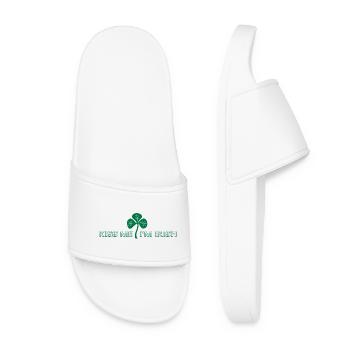 Kiss Me Im Irish - Women’s Pool Sliders - white - Front