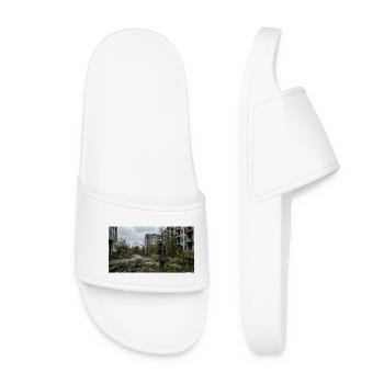 Ruin soldier with gas mask - Women’s Pool Sliders - white - Front