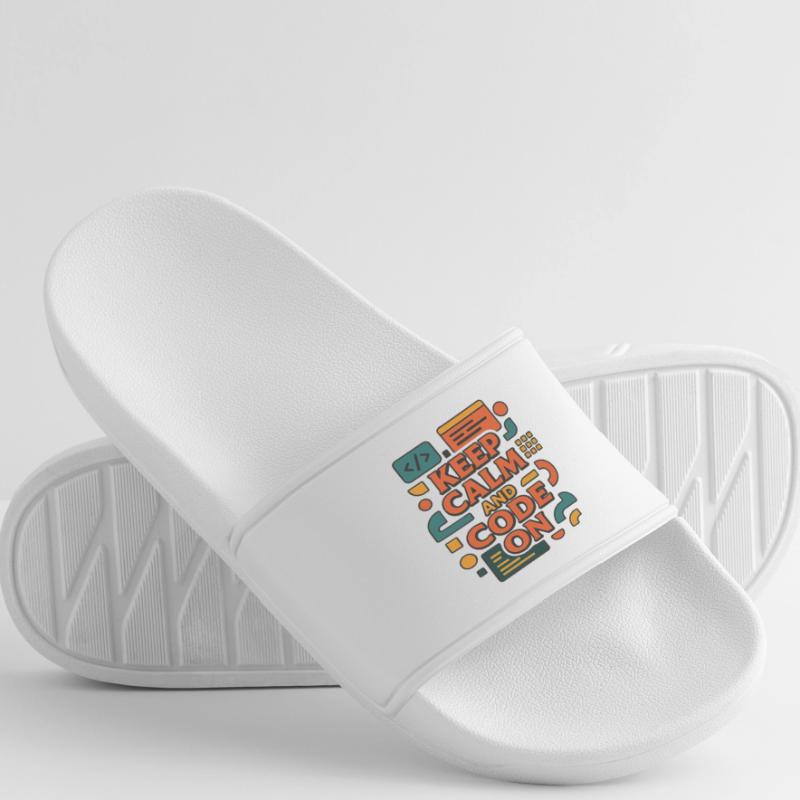 Keep Calm and Code On – Lustiges Coder Shirt Frauen Badelatschen