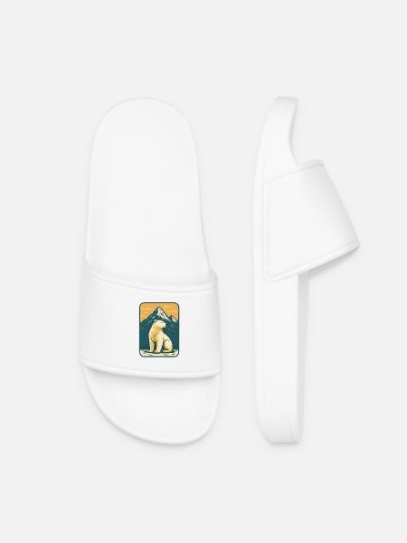 Polar bear in front of mountain landscape - Women’s Pool Sliders - white